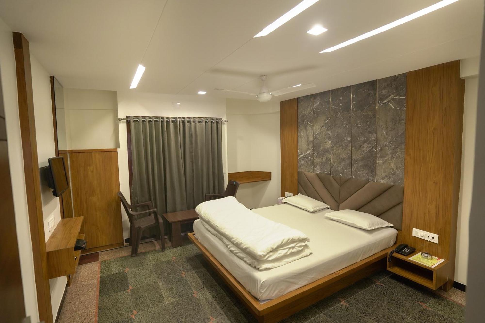 Hotel Shertown Ahmedabad Exterior foto